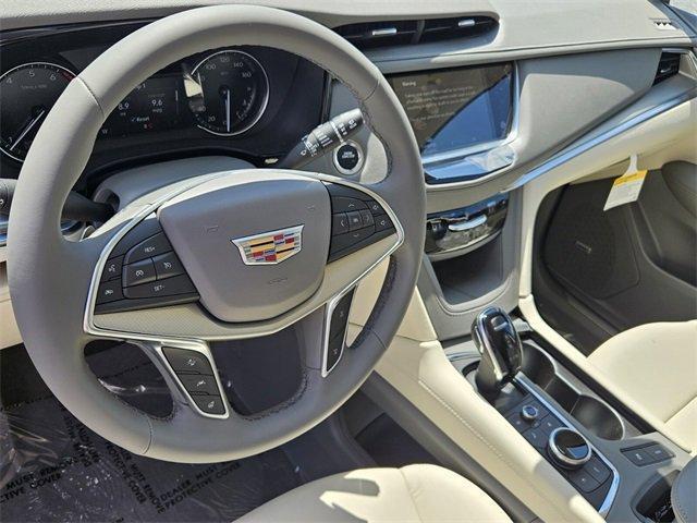 new 2025 Cadillac XT5 car, priced at $51,090