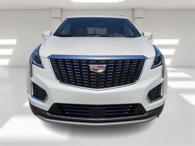 new 2025 Cadillac XT5 car, priced at $50,728