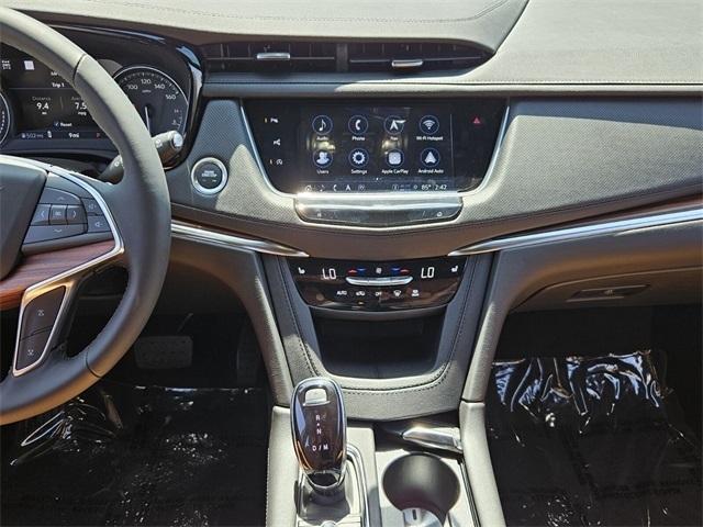 new 2025 Cadillac XT5 car, priced at $50,728