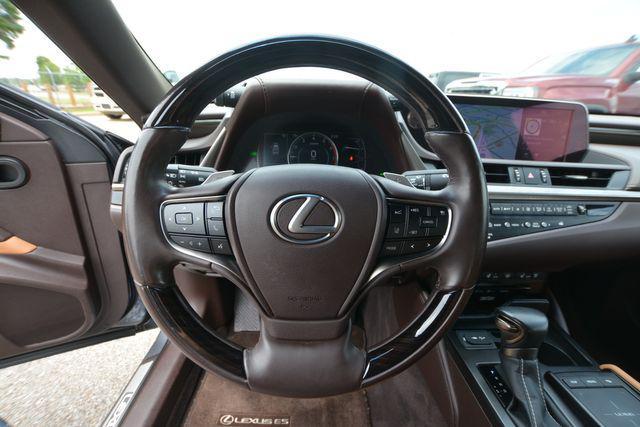 used 2019 Lexus ES 300h car, priced at $31,700