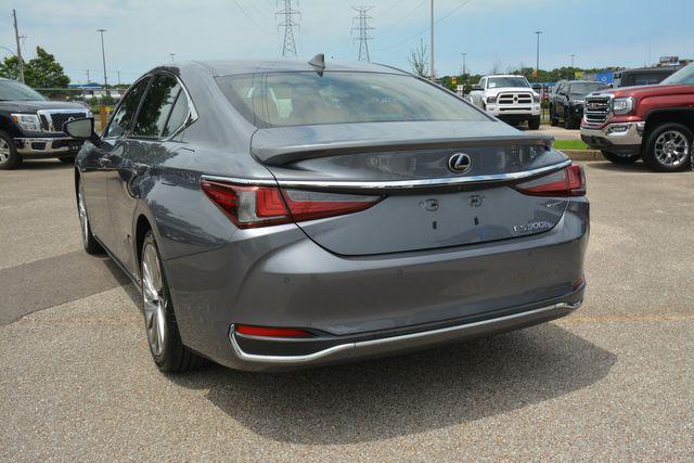 used 2019 Lexus ES 300h car, priced at $31,700