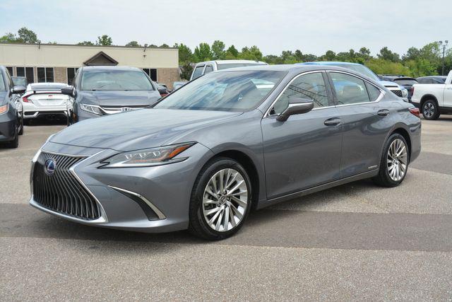 used 2019 Lexus ES 300h car, priced at $31,700