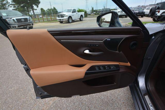 used 2019 Lexus ES 300h car, priced at $31,700