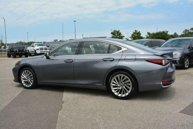 used 2019 Lexus ES 300h car, priced at $31,700