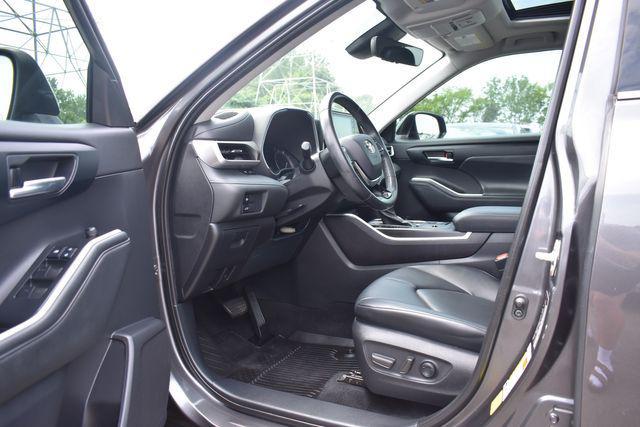 used 2021 Toyota Highlander car, priced at $30,990