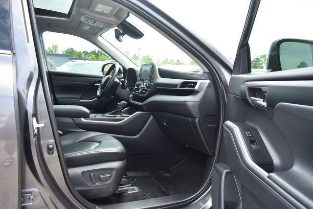 used 2021 Toyota Highlander car, priced at $30,990