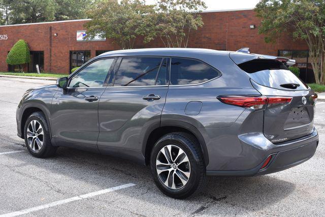 used 2022 Toyota Highlander car, priced at $32,990