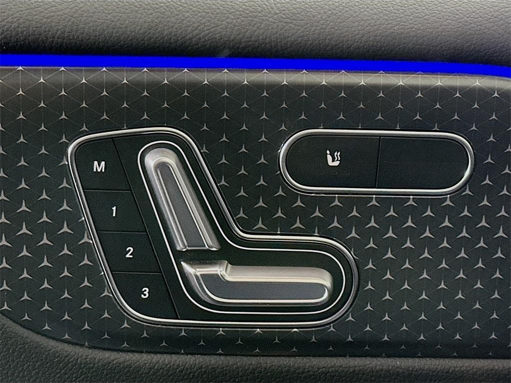 new 2025 Mercedes-Benz GLB 250 car, priced at $51,095