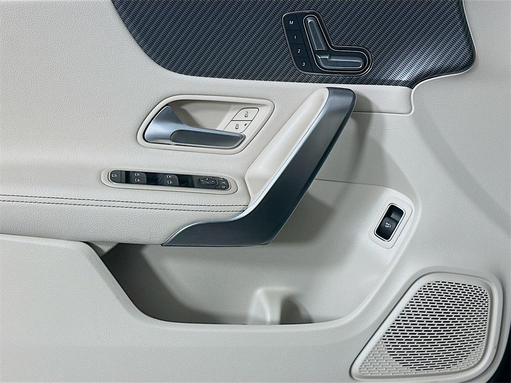 used 2025 Mercedes-Benz CLA 250 car