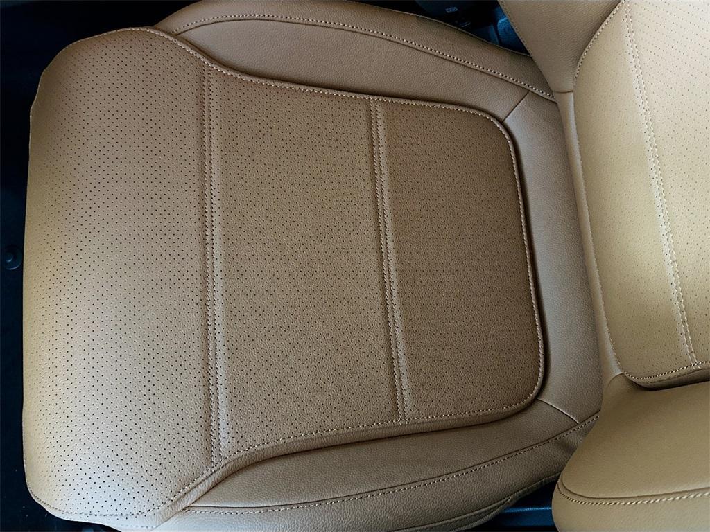 new 2025 Mercedes-Benz GLC 350e car, priced at $65,270