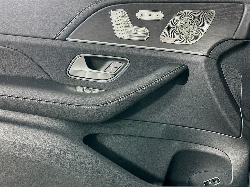 new 2025 Mercedes-Benz GLS 450 car, priced at $100,915