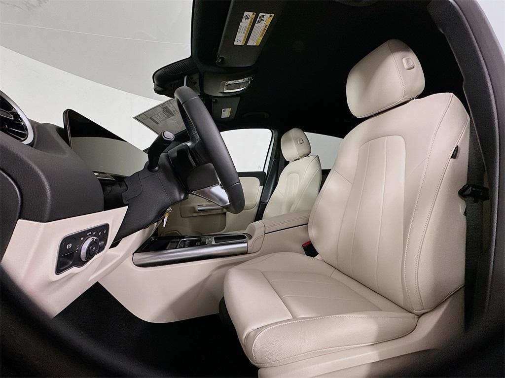 new 2025 Mercedes-Benz GLA 250 car, priced at $44,250