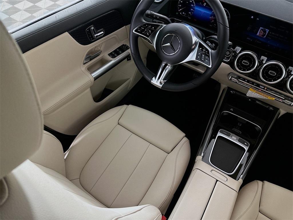 new 2025 Mercedes-Benz GLA 250 car, priced at $44,250