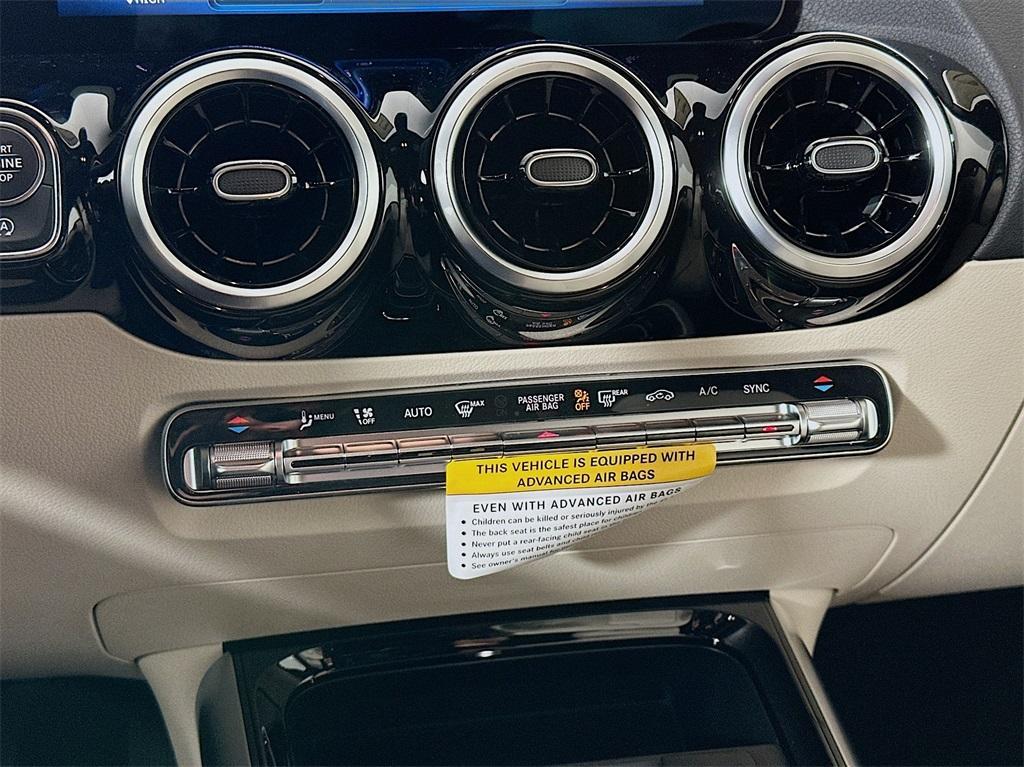 new 2025 Mercedes-Benz GLA 250 car, priced at $44,250