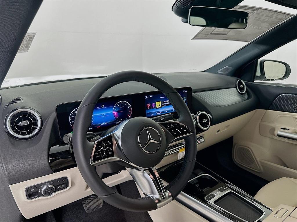 new 2025 Mercedes-Benz GLA 250 car, priced at $44,250