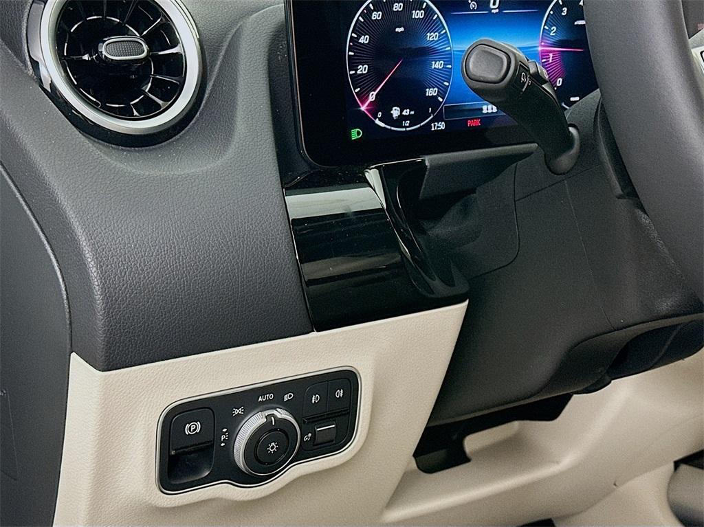 new 2025 Mercedes-Benz GLA 250 car, priced at $44,250