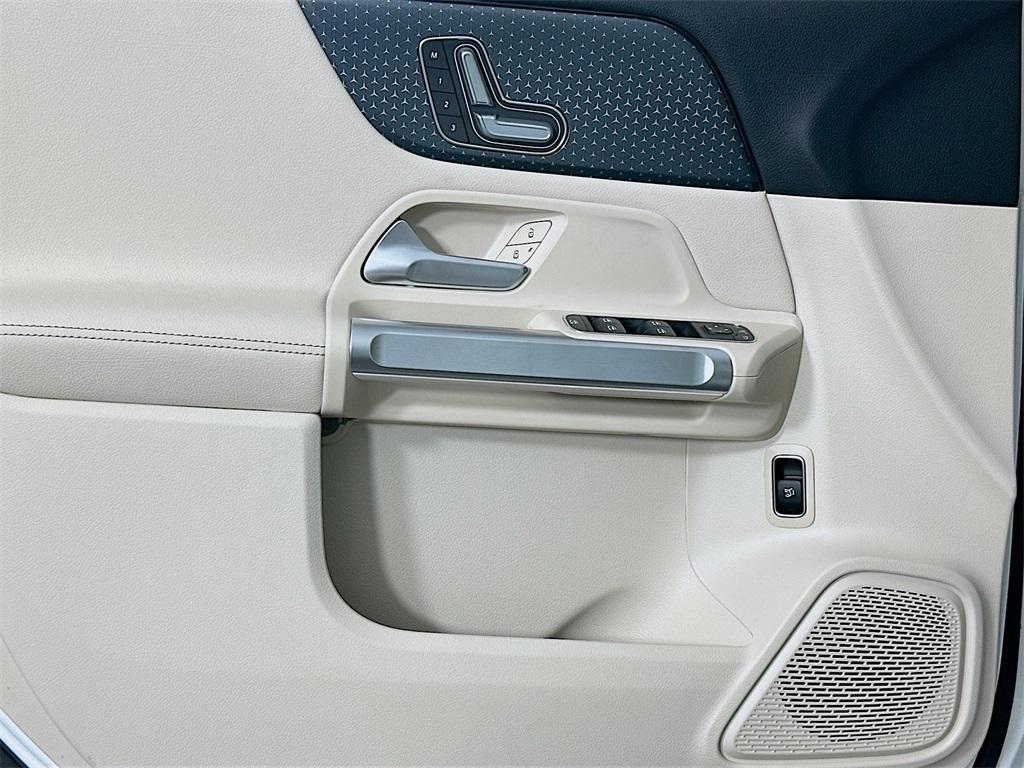 new 2025 Mercedes-Benz GLB 250 car, priced at $46,550