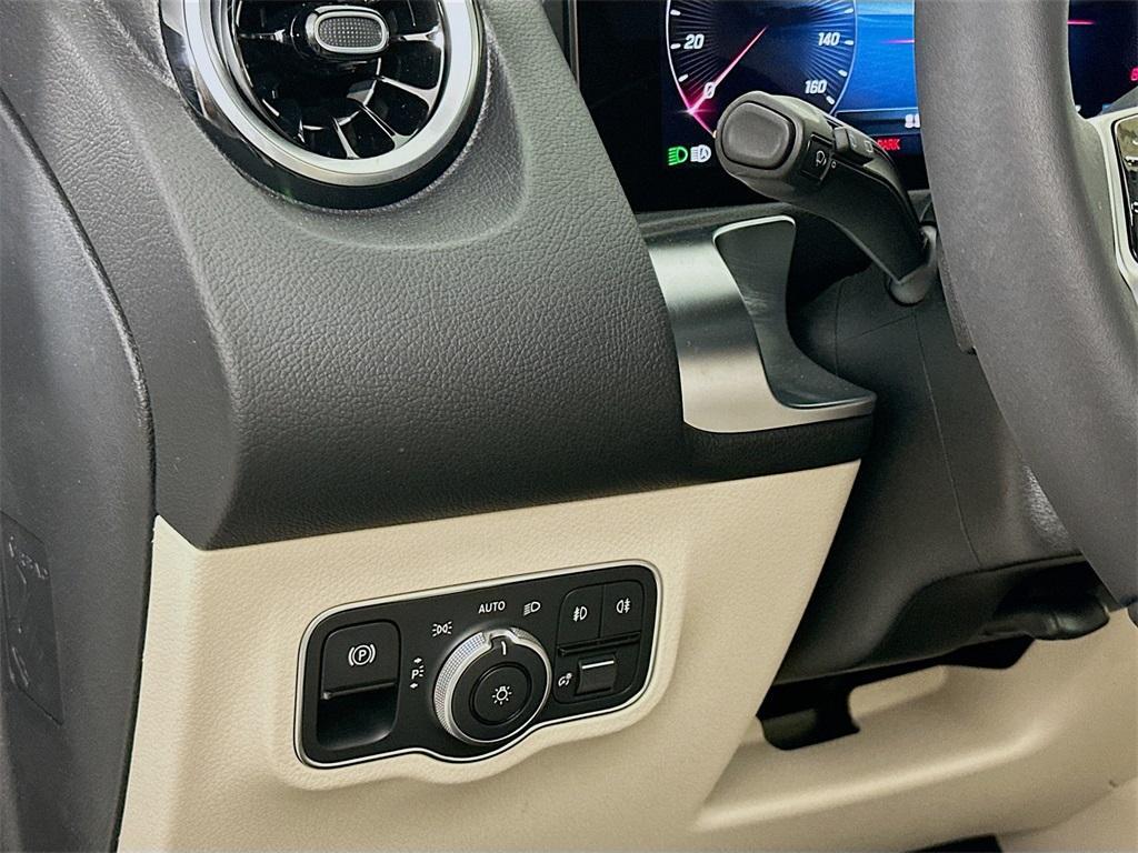 new 2025 Mercedes-Benz GLB 250 car, priced at $46,550