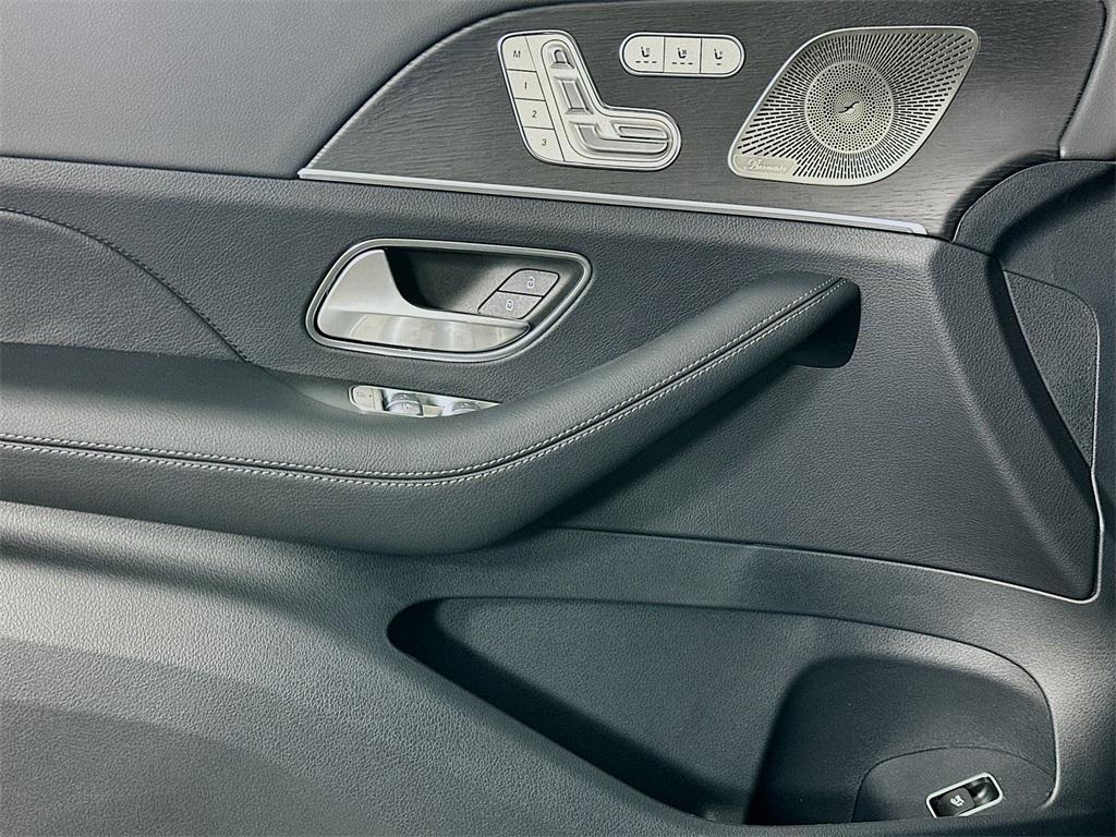 new 2025 Mercedes-Benz GLS 450 car, priced at $95,185