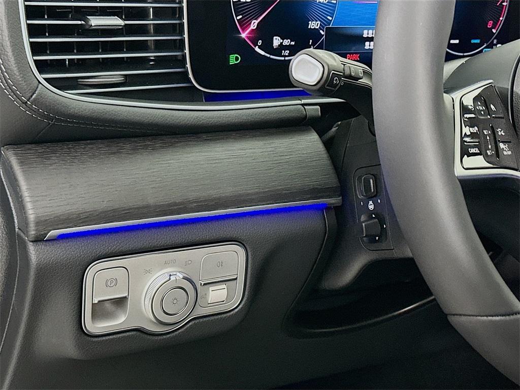 new 2025 Mercedes-Benz GLS 450 car, priced at $95,185