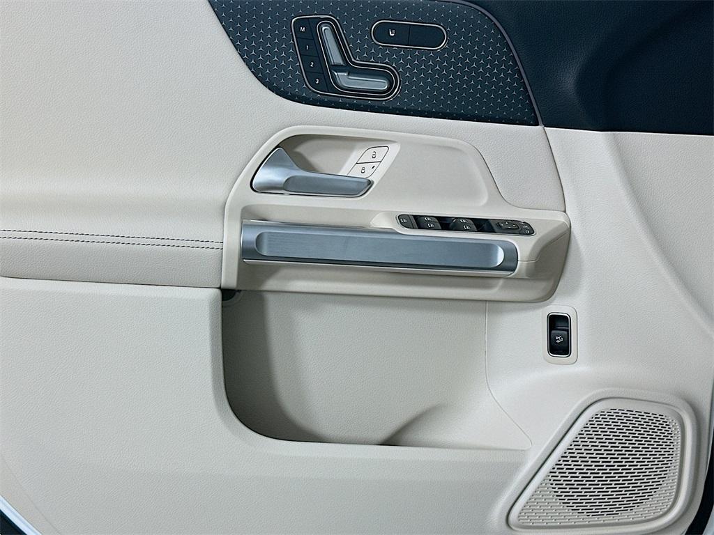 new 2025 Mercedes-Benz GLB 250 car, priced at $49,595