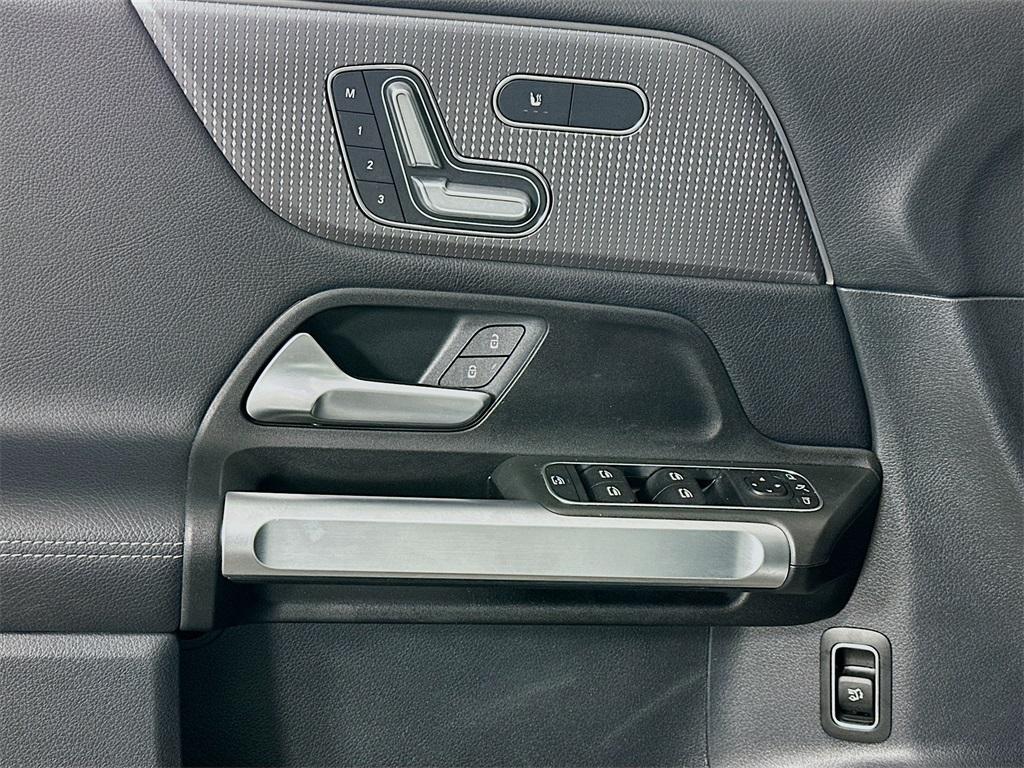 used 2022 Mercedes-Benz GLB 250 car, priced at $33,000