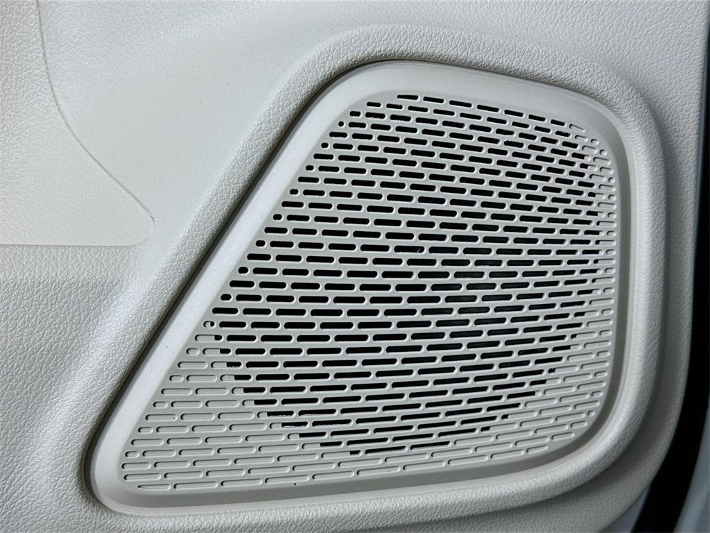 new 2025 Mercedes-Benz GLB 250 car, priced at $46,550