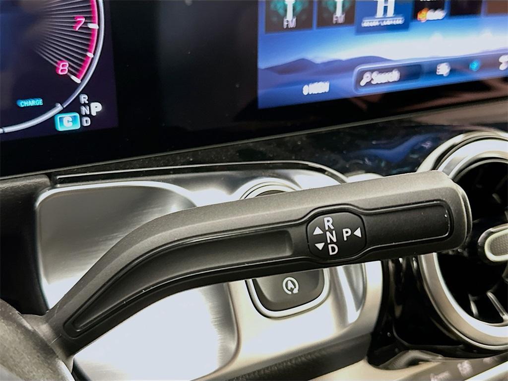 new 2025 Mercedes-Benz GLB 250 car, priced at $46,550