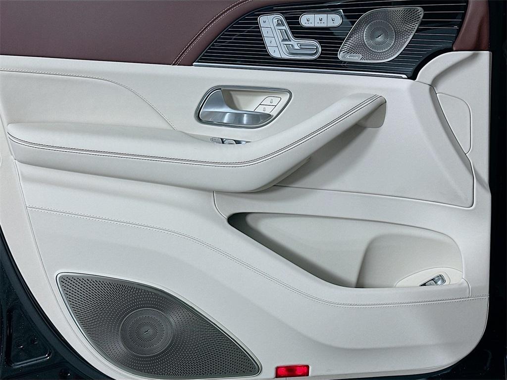new 2025 Mercedes-Benz Maybach GLS 600 car, priced at $193,650