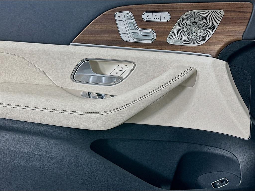 new 2026 Mercedes-Benz GLS 450 car, priced at $92,330