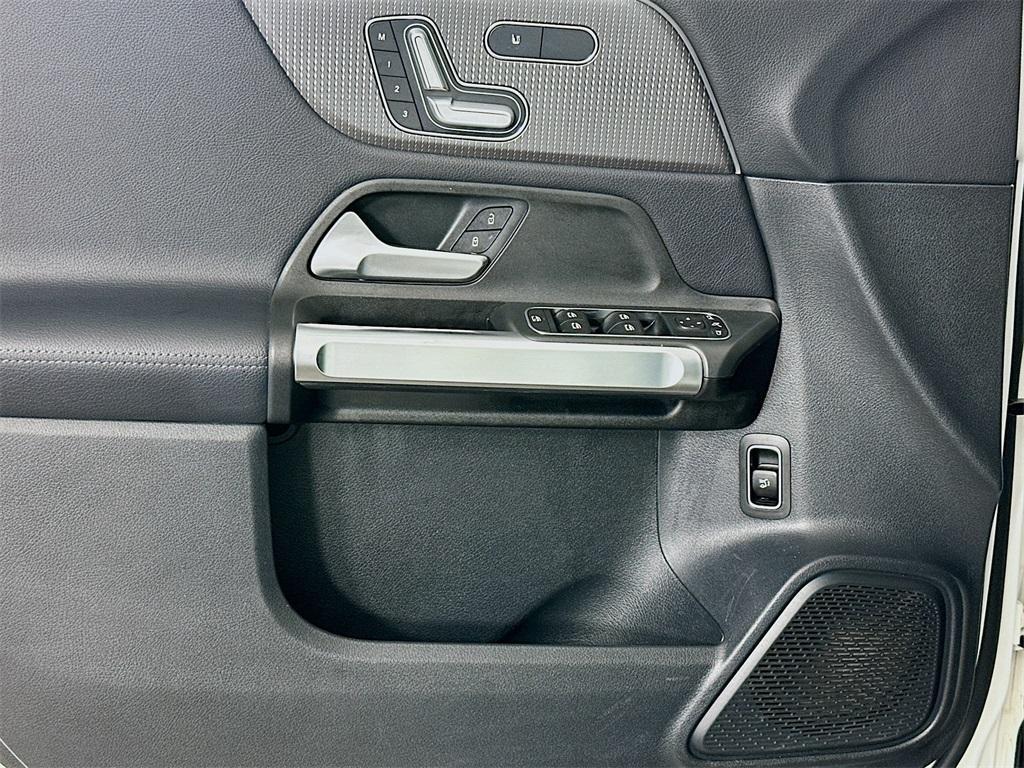 used 2021 Mercedes-Benz GLB 250 car, priced at $29,000