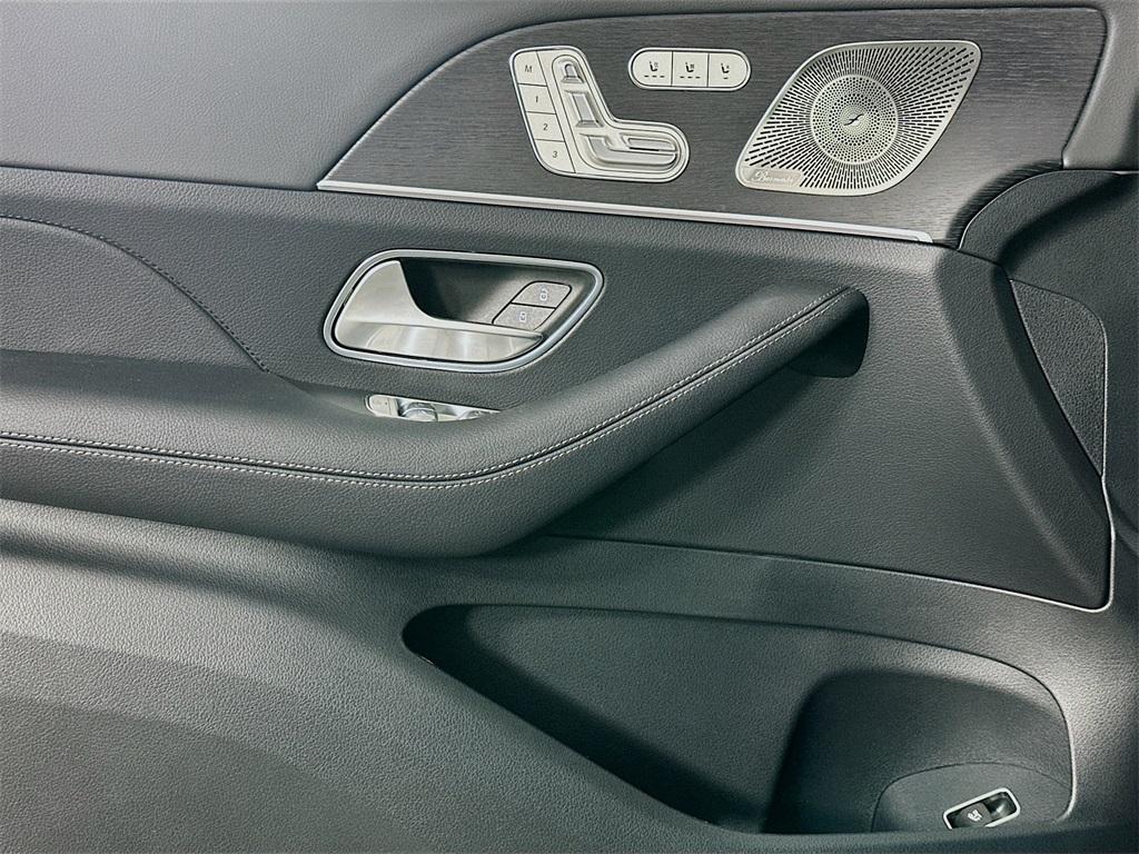 new 2025 Mercedes-Benz GLS 450 car, priced at $97,715