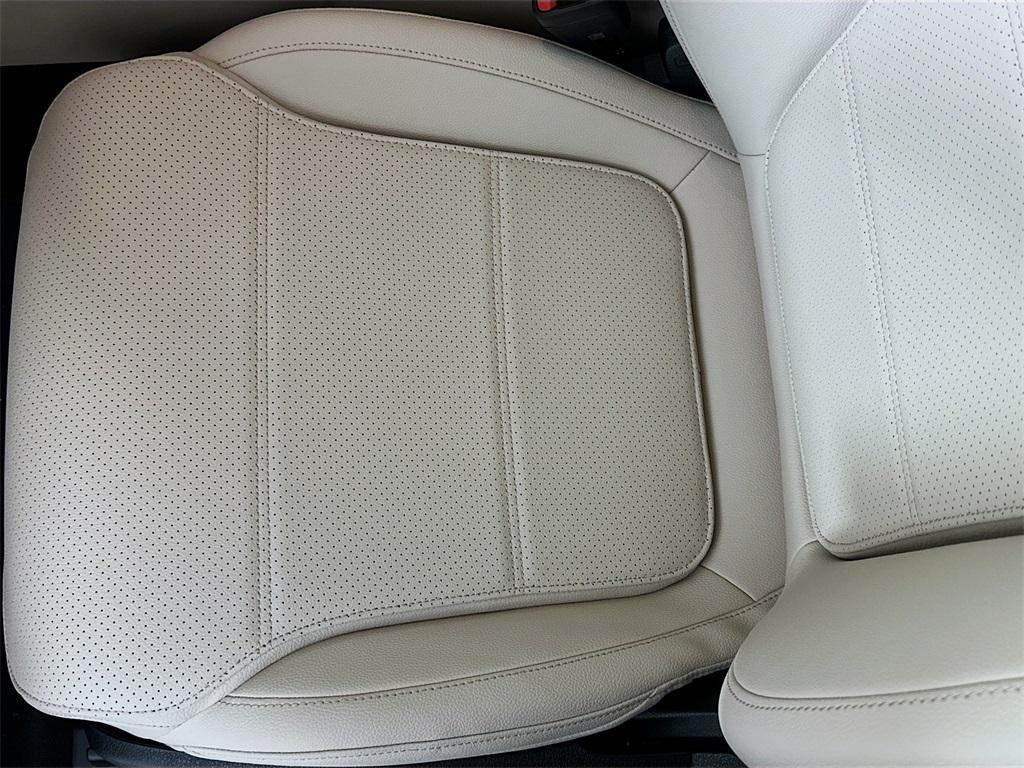 new 2025 Mercedes-Benz GLC 350e car, priced at $65,370