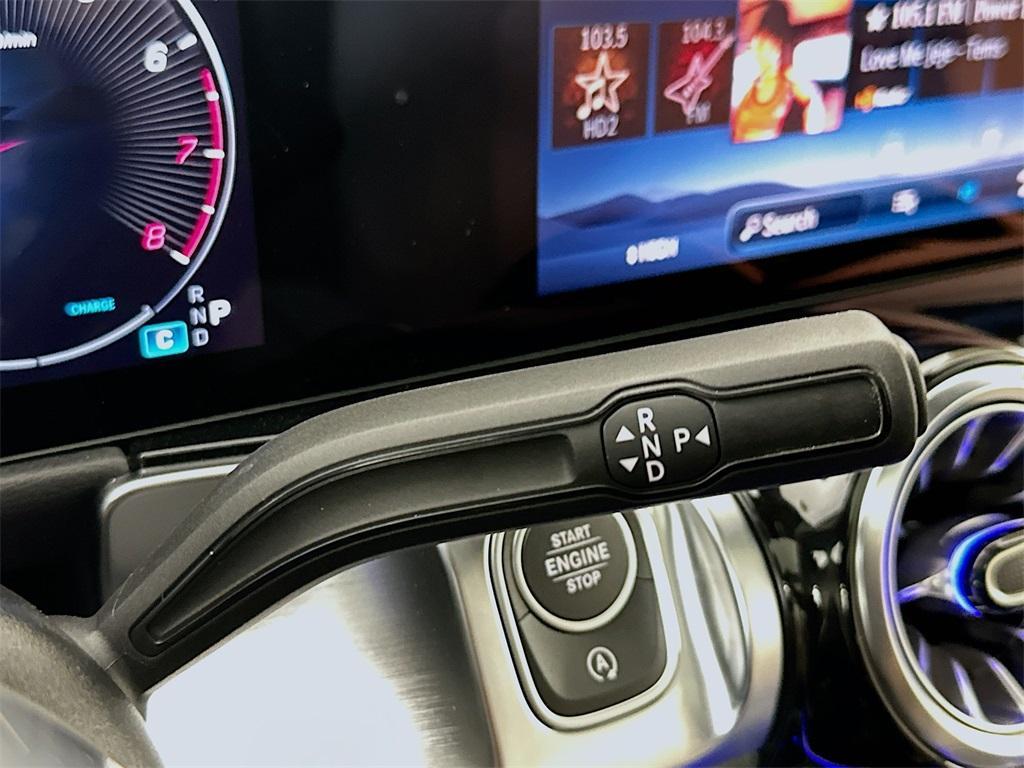 new 2025 Mercedes-Benz GLB 250 car, priced at $51,420