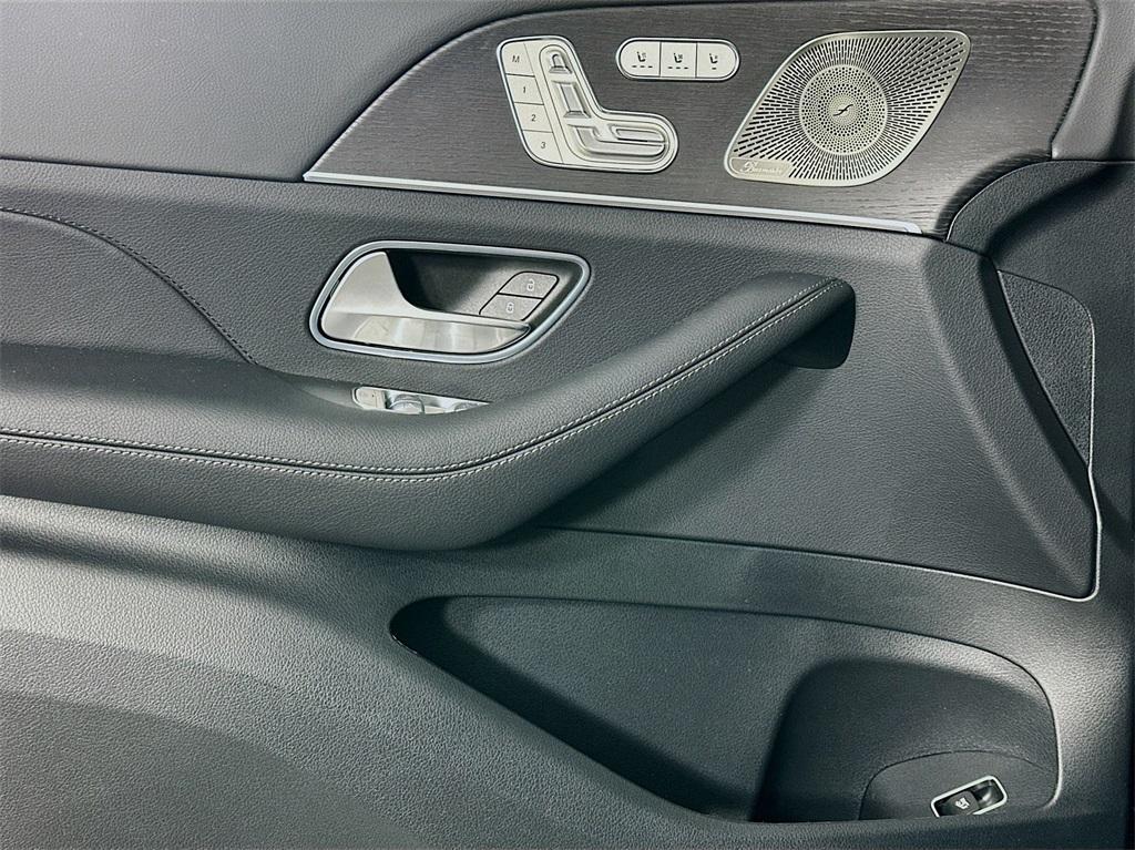 new 2025 Mercedes-Benz GLS 450 car, priced at $97,315