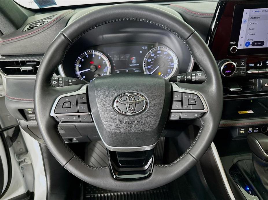 used 2023 Toyota Highlander car, priced at $42,154