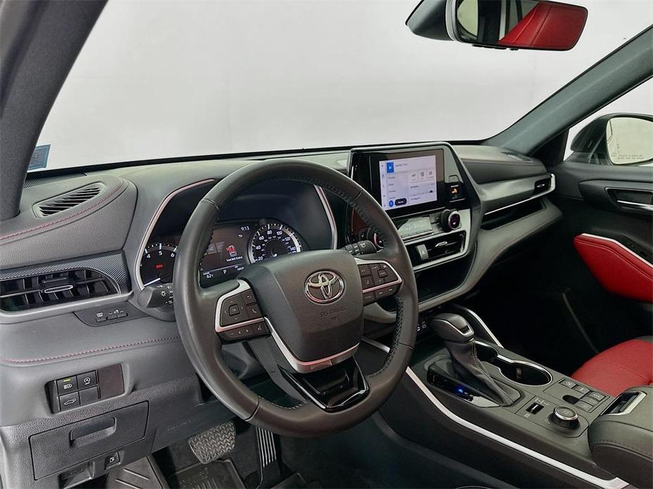 used 2023 Toyota Highlander car, priced at $42,154