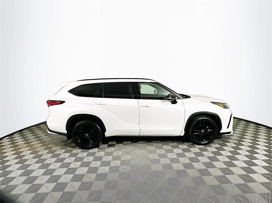 used 2023 Toyota Highlander car, priced at $42,154