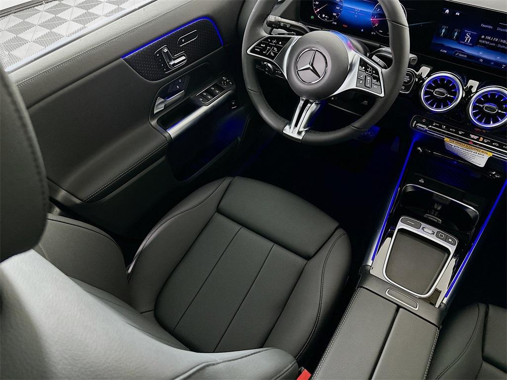 new 2025 Mercedes-Benz GLA 250 car, priced at $48,295