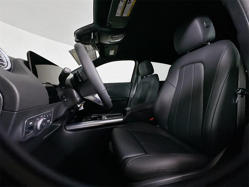 new 2025 Mercedes-Benz GLA 250 car, priced at $48,295