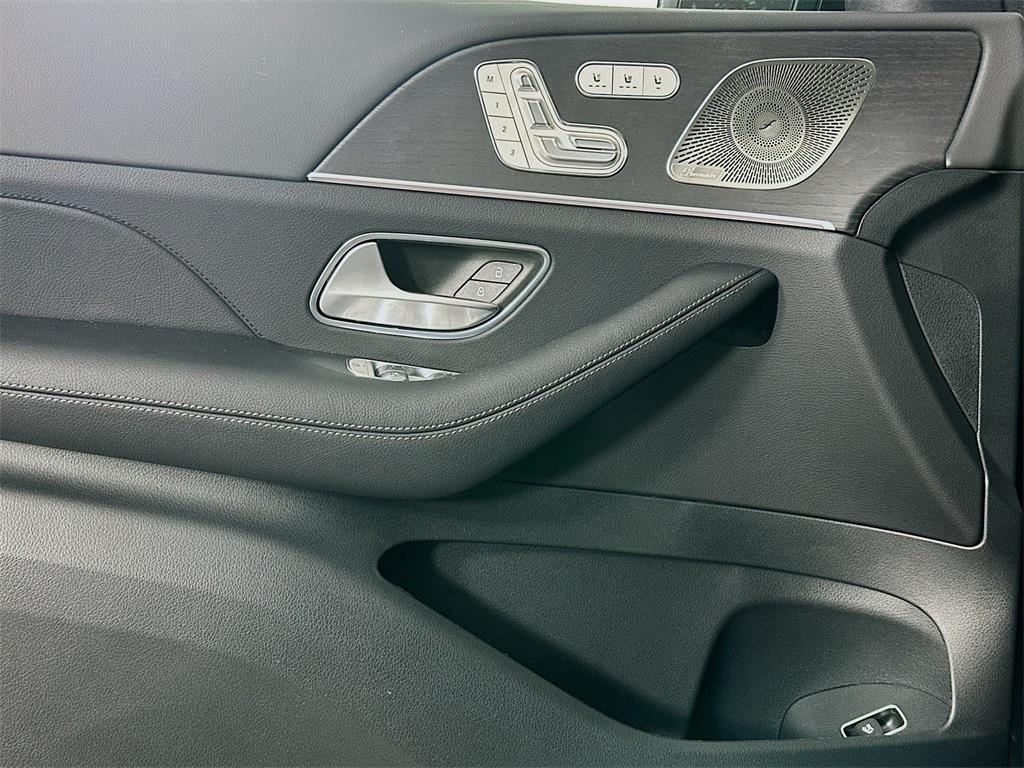 new 2025 Mercedes-Benz GLS 450 car, priced at $99,800