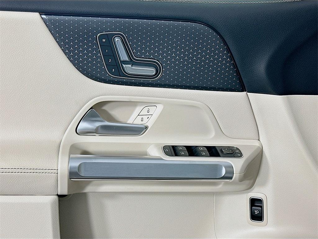 used 2025 Mercedes-Benz GLB 250 car