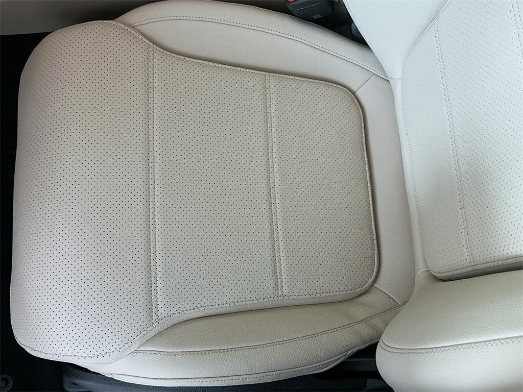 new 2025 Mercedes-Benz GLC 350e car, priced at $65,100