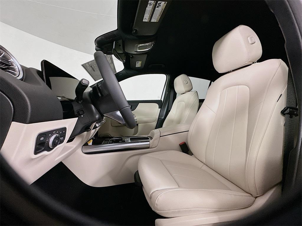 new 2025 Mercedes-Benz GLA 250 car, priced at $47,295