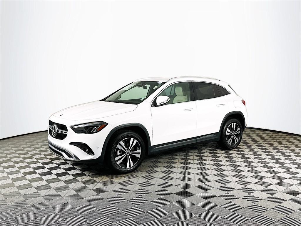 new 2025 Mercedes-Benz GLA 250 car, priced at $47,295