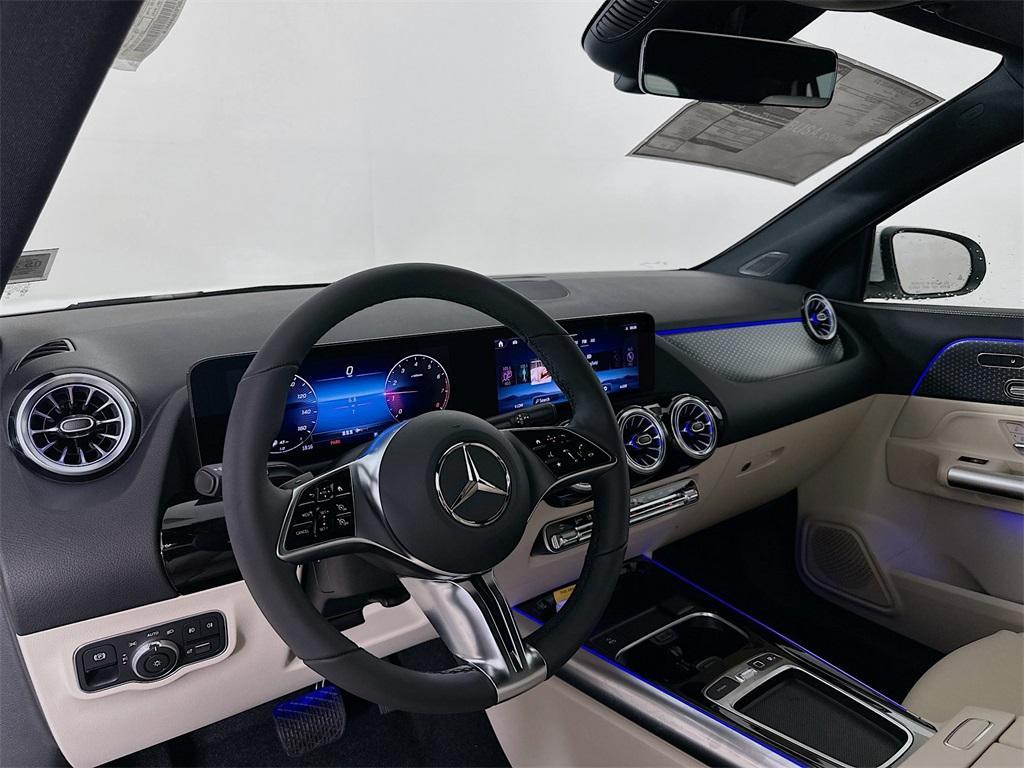 new 2025 Mercedes-Benz GLA 250 car, priced at $47,295