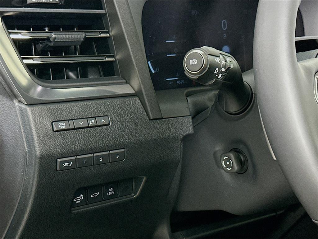 used 2025 Lexus GX 550 car, priced at $77,000