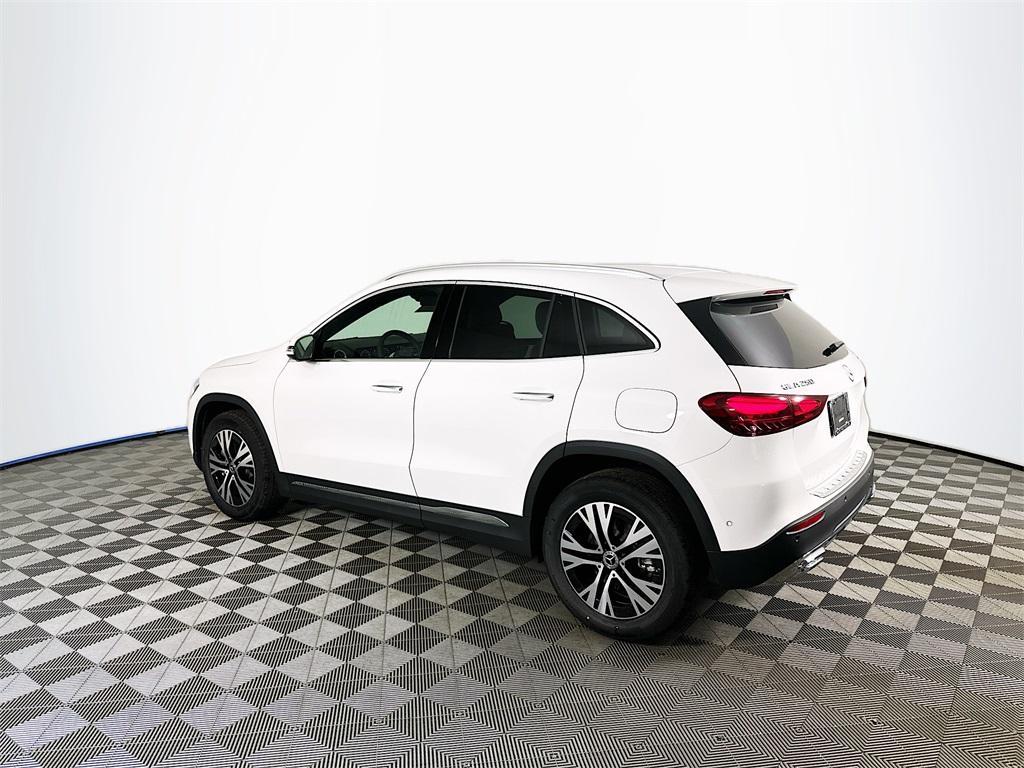 new 2025 Mercedes-Benz GLA 250 car, priced at $47,295