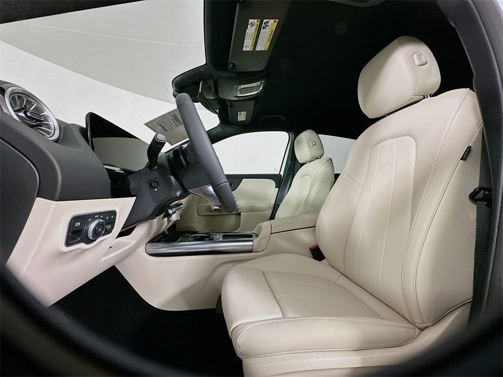 new 2025 Mercedes-Benz GLA 250 car, priced at $47,295