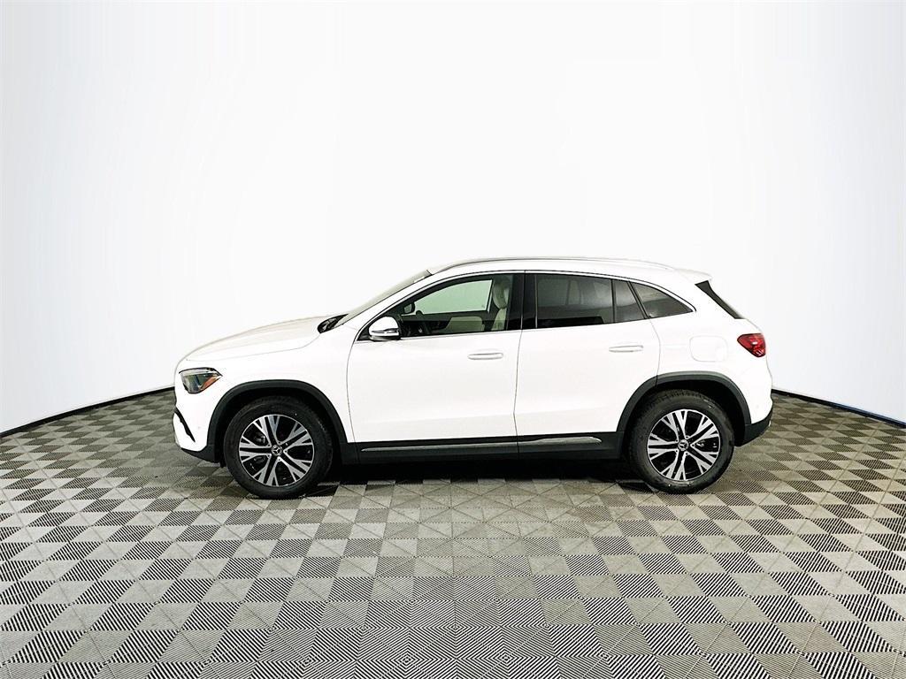 new 2025 Mercedes-Benz GLA 250 car, priced at $47,295